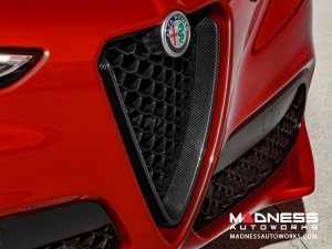 Alfa Romeo Giulia Front V Shield Grill Frame - Carbon Fiber - Feroce Carbon Alfa Romeo Giulia Front V Shield Grill Frame - Carbon Fiber - Feroce Carbon